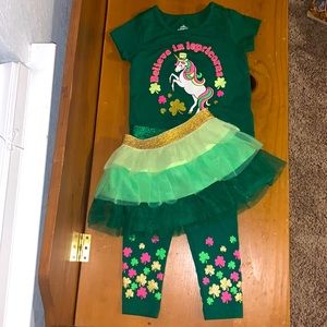 NWOT 3-piece St. Patrick’s Day set. T-shirt, skirt, leggings. Size 12 months.